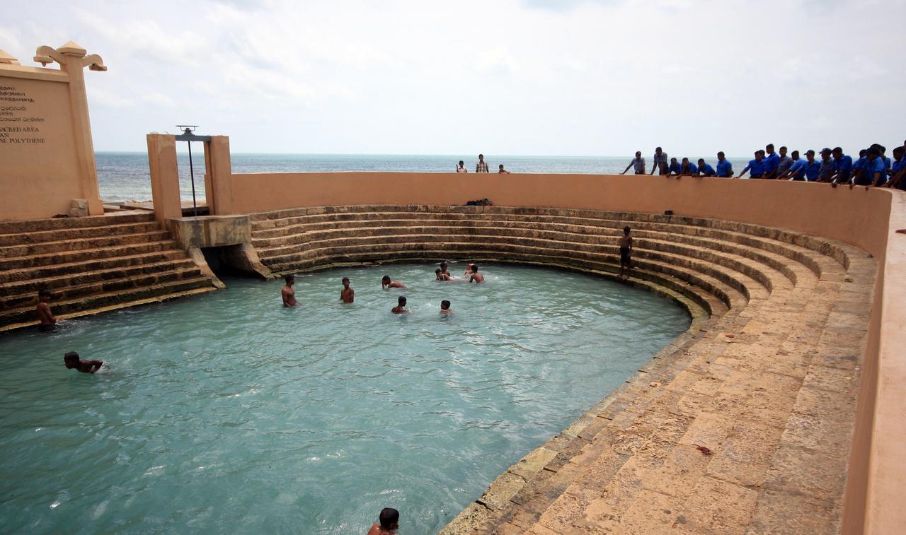 Sai Holiday Inn Jaffna Kültér fotó